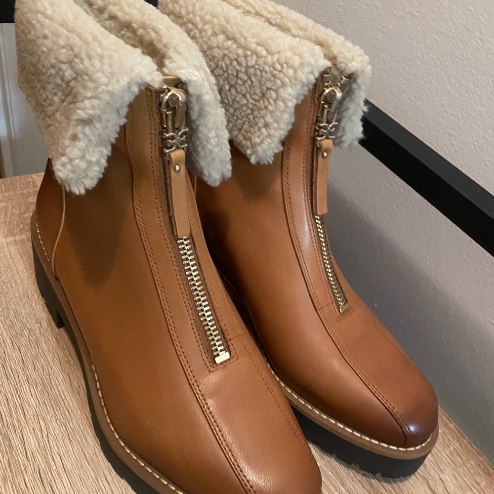 Never worn Sam Edelman Women’s 2cuffed zip booties